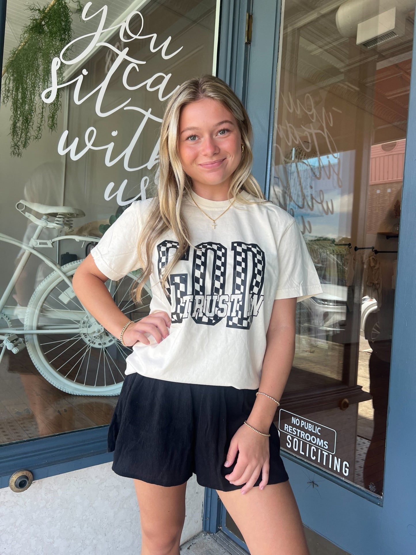 Trust in God Tee - The Dragonfly Boutique
