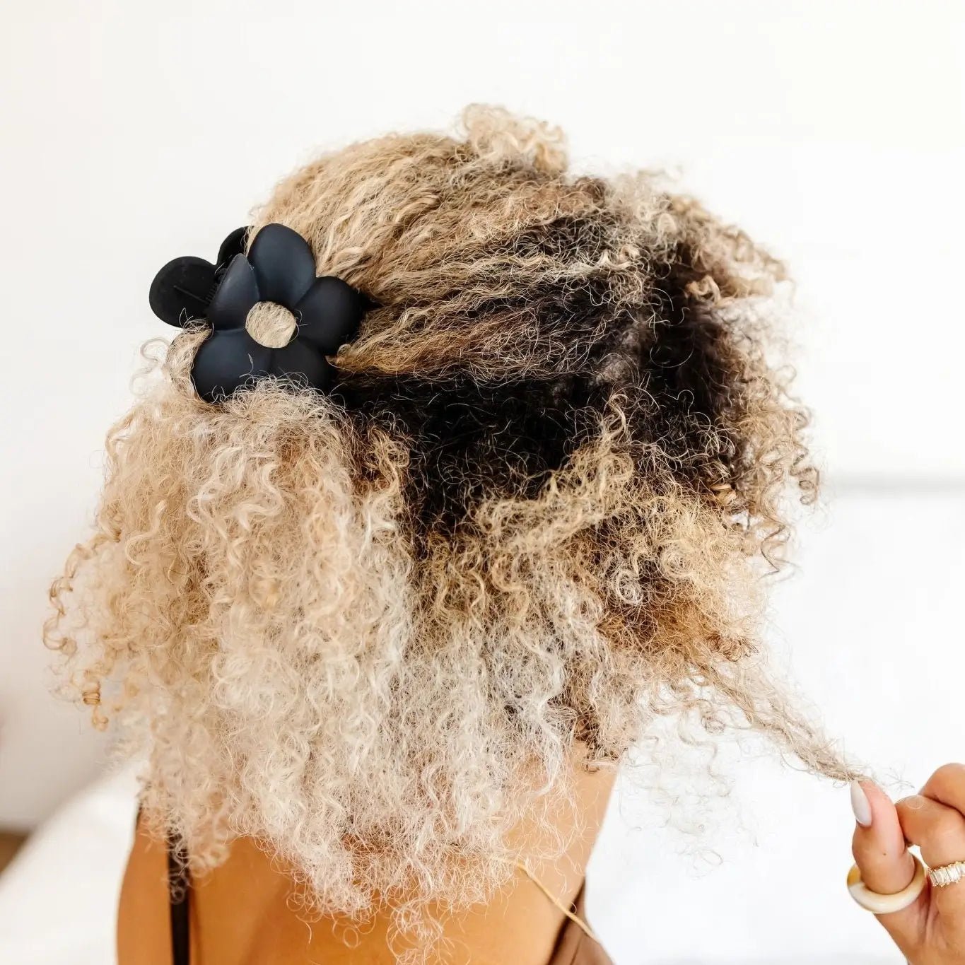 Black Cutie Flower Claw Clip - The Dragonfly Boutique